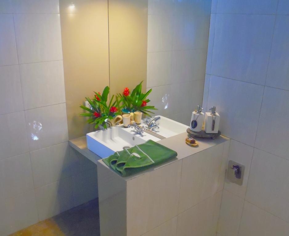 Lazy Monkey Hotel Senggigi Buitenkant foto