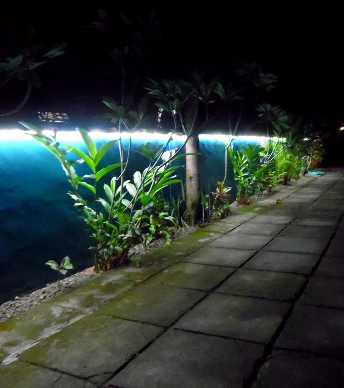 Lazy Monkey Hotel Senggigi Buitenkant foto