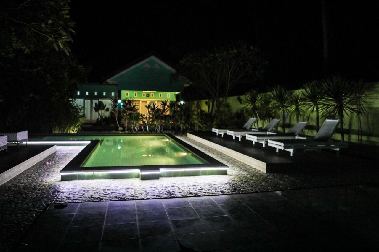 Lazy Monkey Hotel Senggigi Buitenkant foto